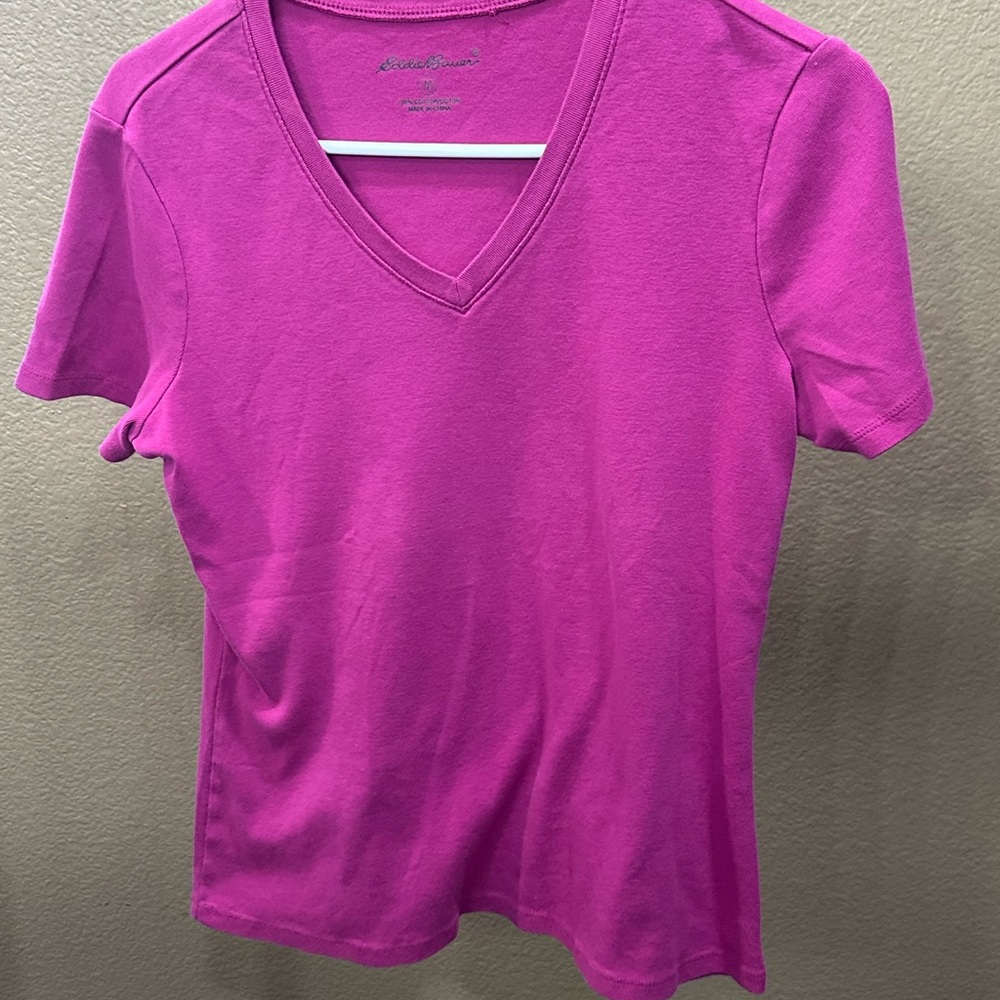 Eddie Bauer V‑Neck Short Sleeve Tee in Bright Magenta